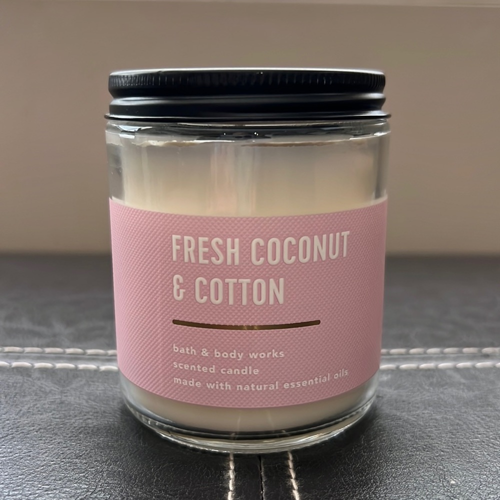 Bath & Body Works Fresh Coconut & Cotton Single Wick Candle - NEW